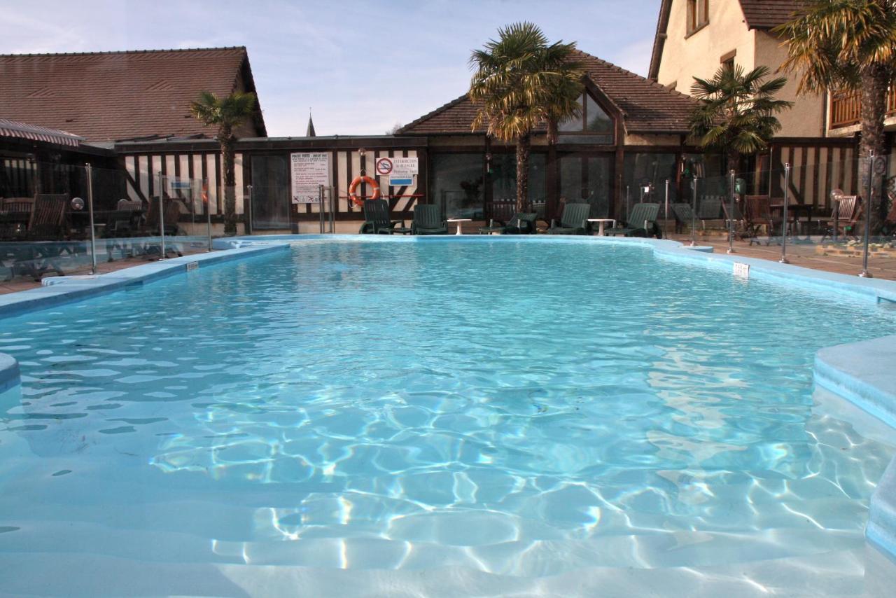Logis Le Clos Deauville Saint Gatien Екстер'єр фото
