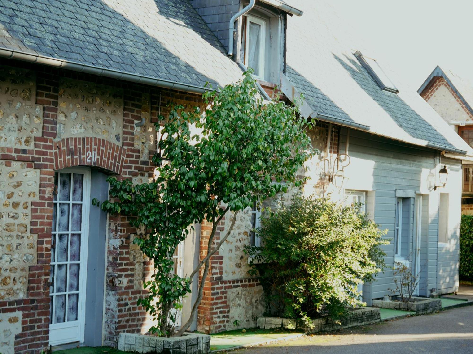 Logis Le Clos Deauville Saint Gatien Екстер'єр фото