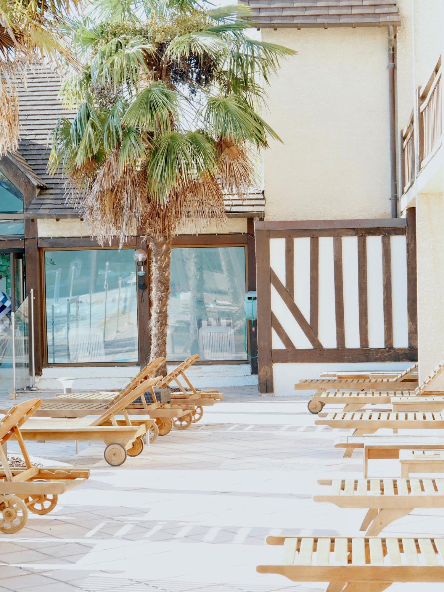 Logis Le Clos Deauville Saint Gatien Екстер'єр фото